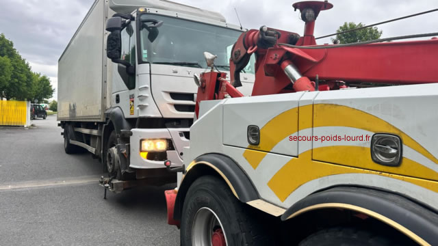 Dépannage remorquage  poids lourds à Lucé 24/7